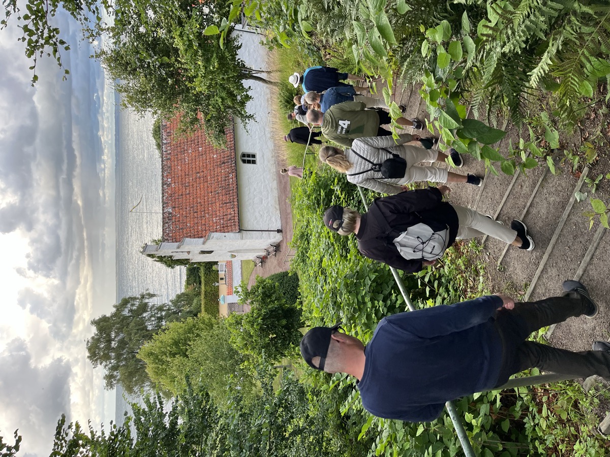 Utomhussamling vid missionshuset